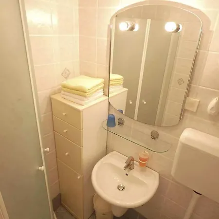 Apartament With Parking Space Njivice, Krk - 21860