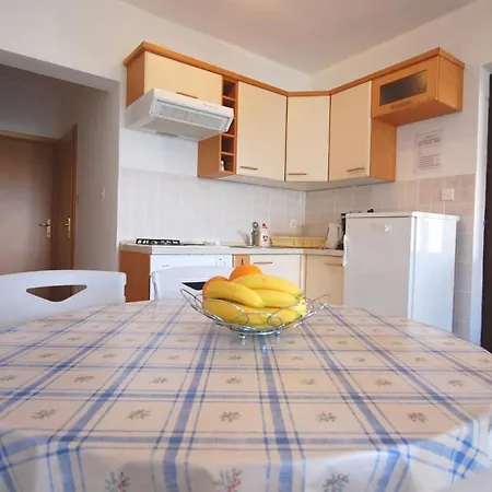 Lägenhet With Parking Space Njivice, Krk - 21860 *