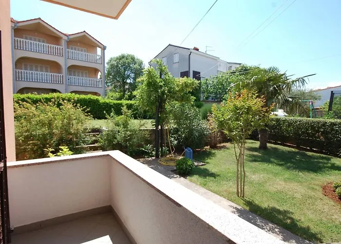 With Parking Space Njivice, Krk - 21860 דירה נייביצה
